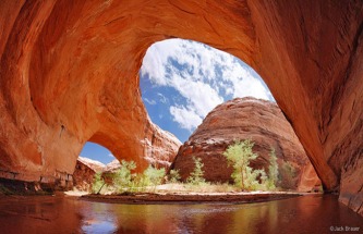 <p>A wideangle panoramic view of the impressive Jacob Hamblin arch in Coyote Gulch.</p>